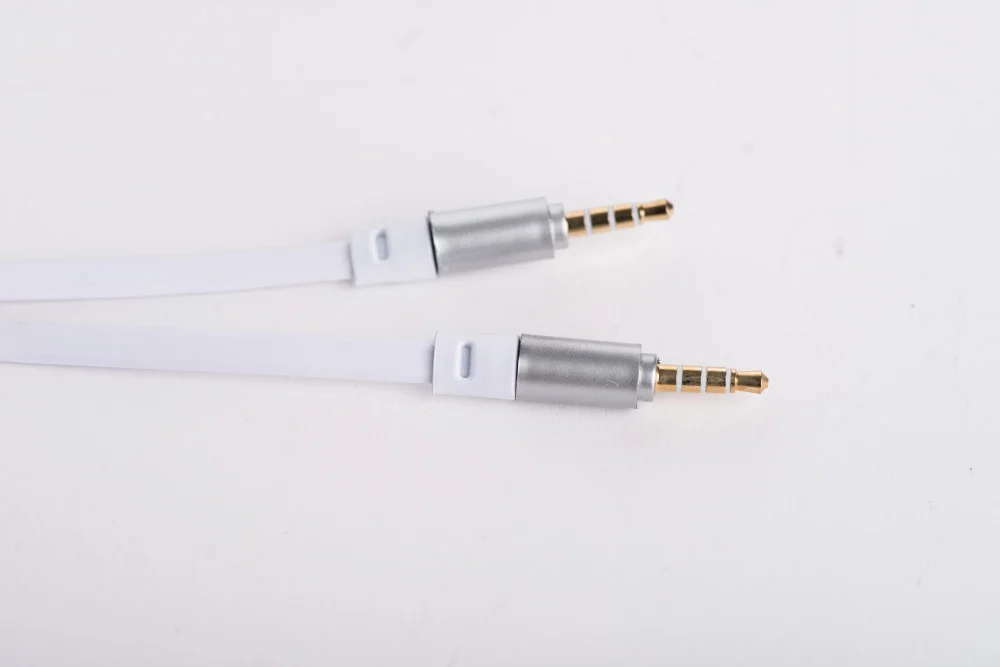 سلك AUX 3.5MM بطول 1 متر - متعدد الألوان